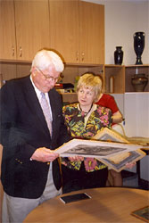 L.Bērziņa mazdēls.  LU Goda doktors  prof.Kristaps Keggi nodod  muzejam ģimenes relikvijas.