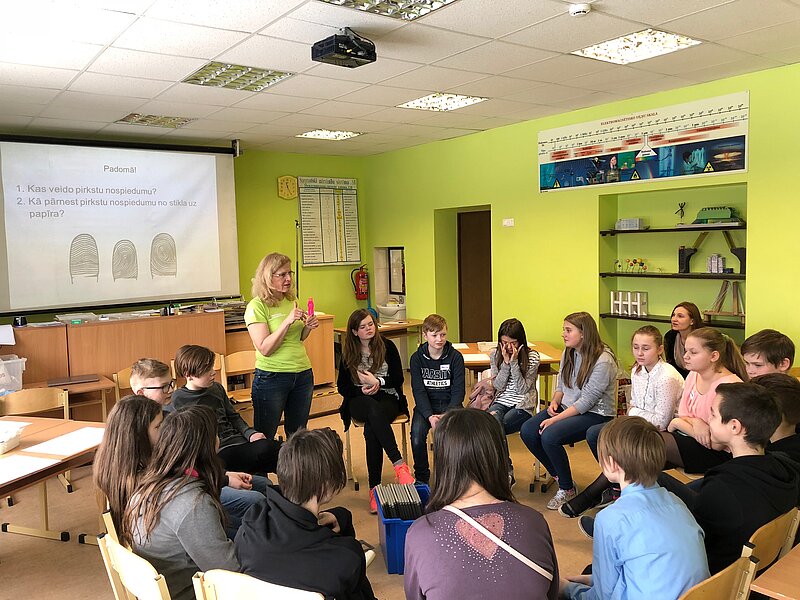 Prātnieku laboratorijas komanda viesojas Jelgavas 2. pamatskolā!