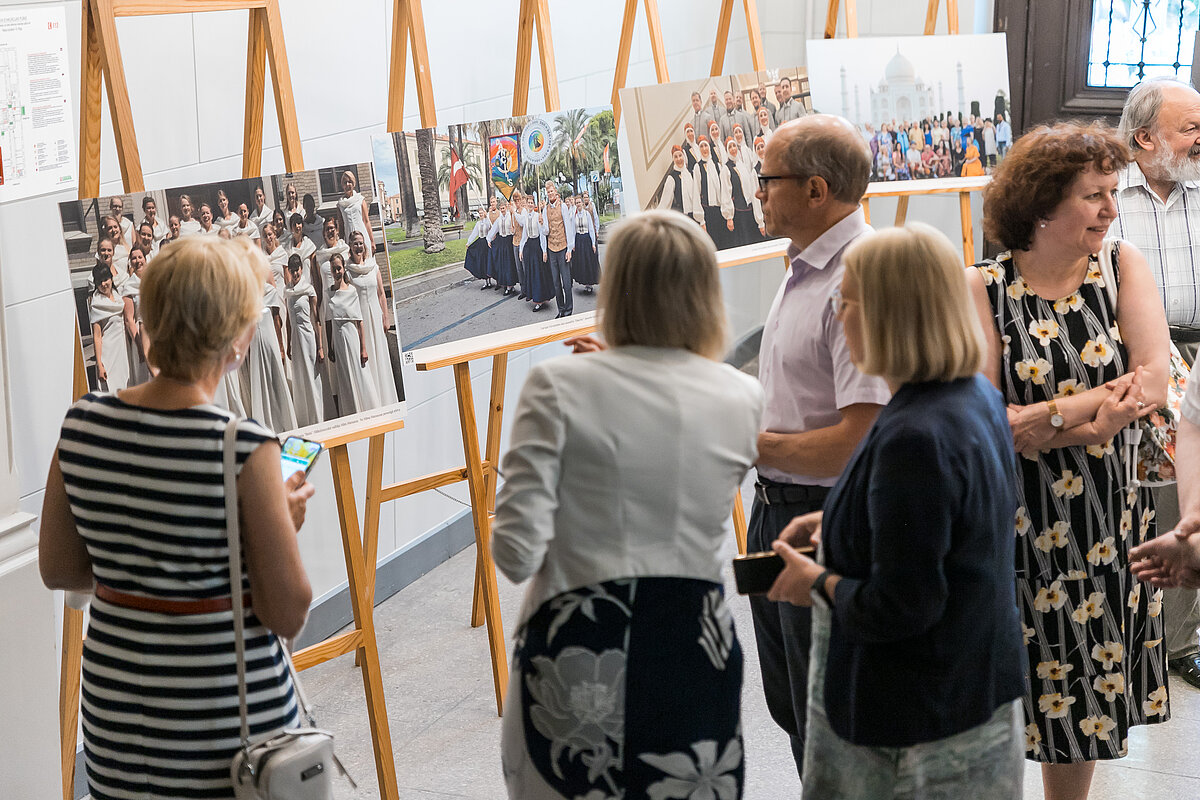 Foto izstāde "Vienoti Latvijas Universitātē un Dziesmu un Deju svētkos". Foto: Toms Grīnbergs