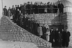 Latvijas astronomi pie pasāžinstrumenta astronomiskā paviljona 1969. gadā. K. Šteins - pirmais augšā pa labi. Attēls no muzeja arhīva Latvijas astronomi pie pasāžinstrumenta astronomiskā paviljona 1969. gadā. K. Šteins - pirmais augšā pa labi. Attēls no muzeja arhīva
