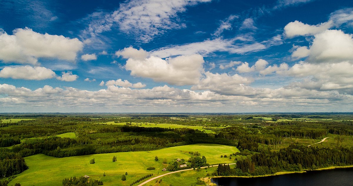 Lodesmuižas apkārtne. Foto: Kristaps Lamsters