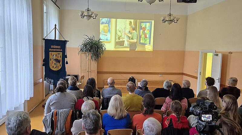 Ar Dzērves skolas parka sakopšanas talku un filmas pirmizrādi noslēdzas LU HZF Dienvidkurzemes izpētes projekts