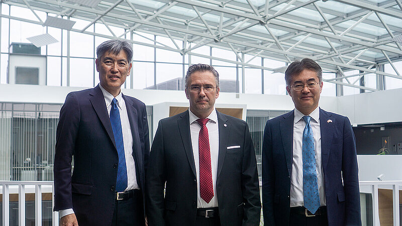 Ambassador of Japan and President of Keio University visits the Faculty of Science and Technology