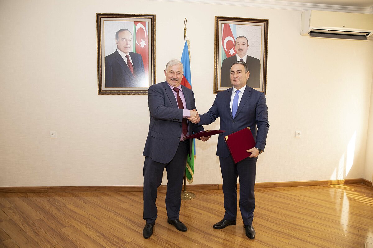 Foto: publicitātes attēls, prof. Mārcis Leja un ASATID vadītājs prof. Nazims Gasimovs (Nazim Gasimov).