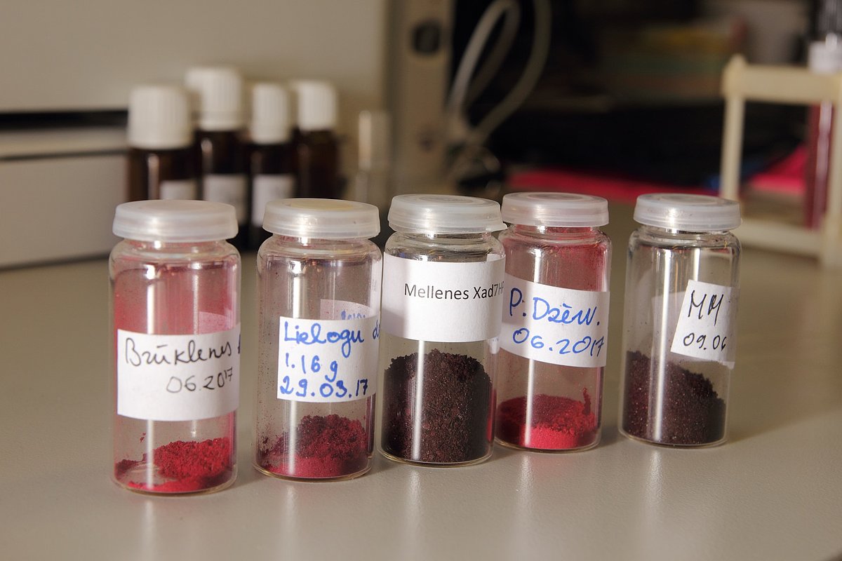 "Vaccinium" ģints ogu polifenolu ekstrakti. © Toms Grīnbergs, LU Komunikācijas un
inovāciju departaments