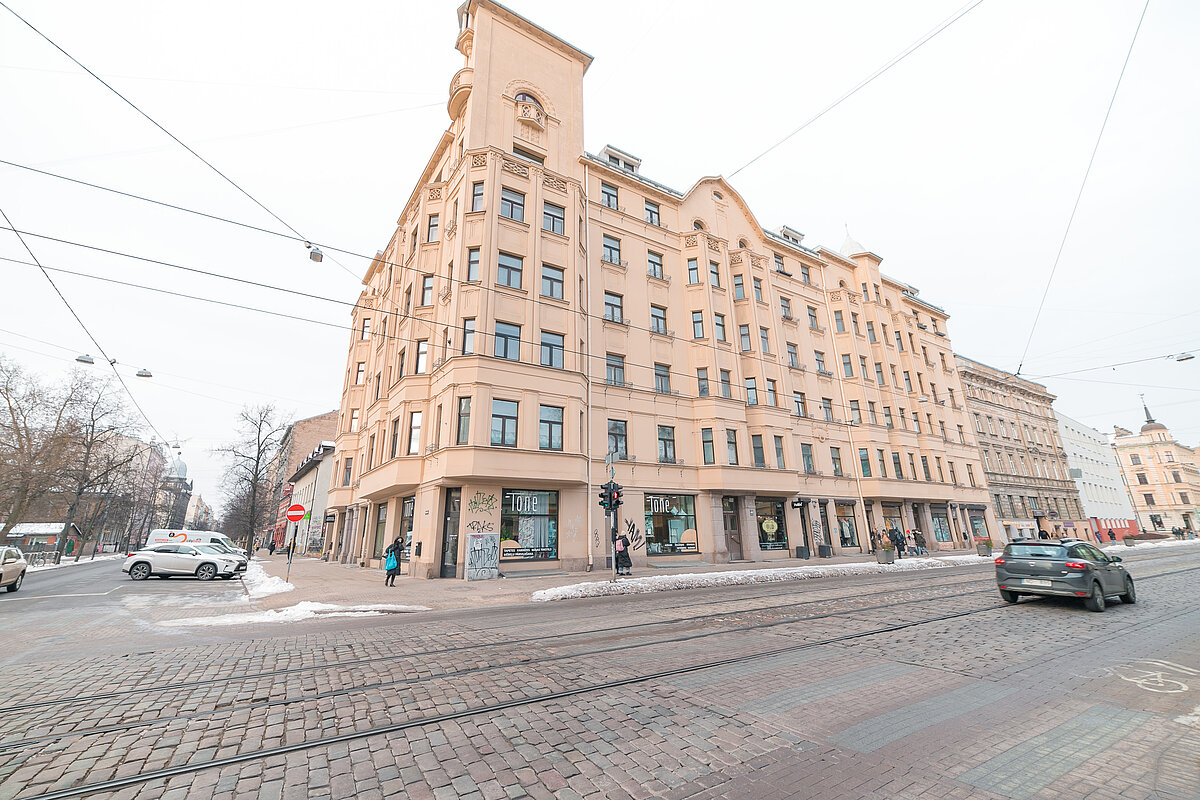 Ēka Rīgā, K. Barona ielā 49, kurā esošos dzīvokļus LU pārdeva veiksmīgā izsolē par vairāk nekā 1 miljonu eiro.
Foto: Toms Grīnbergs, LU Ēka Rīgā, K. Barona ielā 49