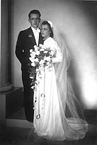 Ar sievu Helēnu kāzu dienā 1941. gadā. Attēls no muzeja arhīva