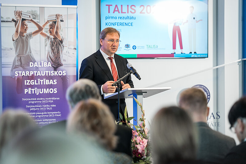 Starptautiskais mācību vides pētījums TALIS 2024 – jaunākais daudzpusīgi salīdzinošs ieskats Latvijas skolu ikdienā