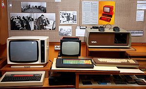 PSRS un ārzemju personālie datori atšķiras pat vizuāli. No kreisās: "Acorn" mācību dators, „ELEKTRONIKA BK-0010”, "AGAT".