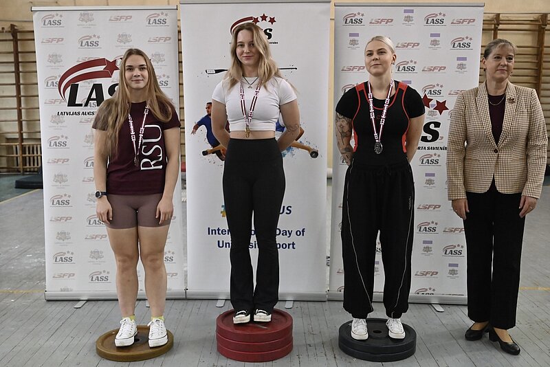 Spiešanas guļus sacensību dalībnieki