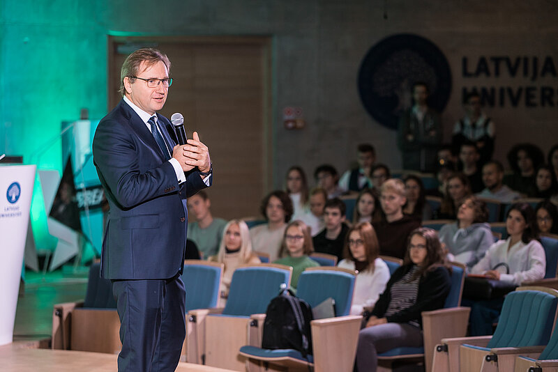 Visu līmeņu politiskajai varai ir beidzot jāpaziņo, ka prioritāte ir ekonomiskā izaugsme