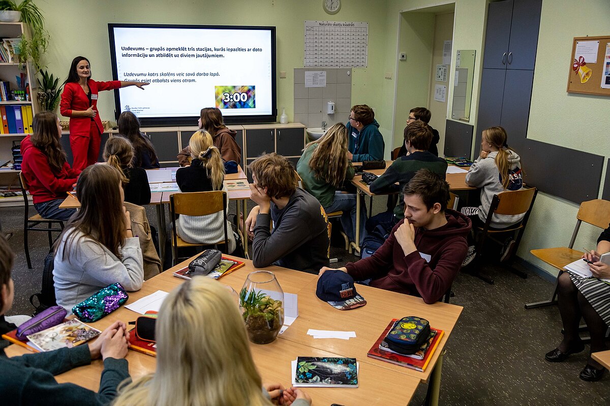 Foto no pētījuma “Kā izglītības sistēma var atbalstīt skolotāju, lai skolēni varētu apgūt 21. gadsimta prasībām atbilstošu izglītību?”