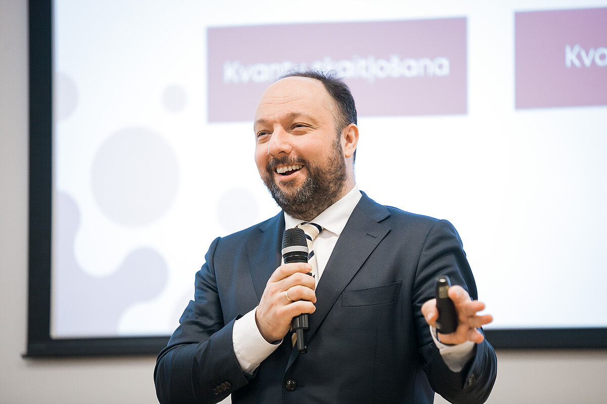 LU Fizikas, matemātikas un optometrijas fakultātes profesors Vjačeslavs Kaščejevs. © Foto: Toms Grīnbergs, Latvijas Universitātes Komunikācijas departaments