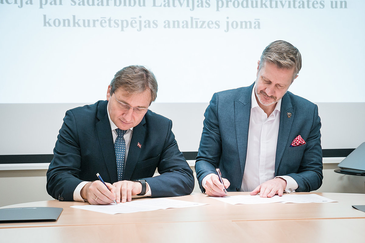 Gundars Bērziņš un Jānis Endziņš. © Foto: Toms Grīnbergs, Latvijas Universitātes Komunikācijas un inovāciju departaments