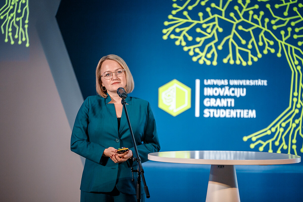 LU Humanitāro zinātņu fakultātes Latvistikas un baltistikas nodaļas vadošā pētniece Astra Spalvēna. © Foto: Toms Grīnbergs, Latvijas Universitātes Komunikācijas un inovāciju departaments