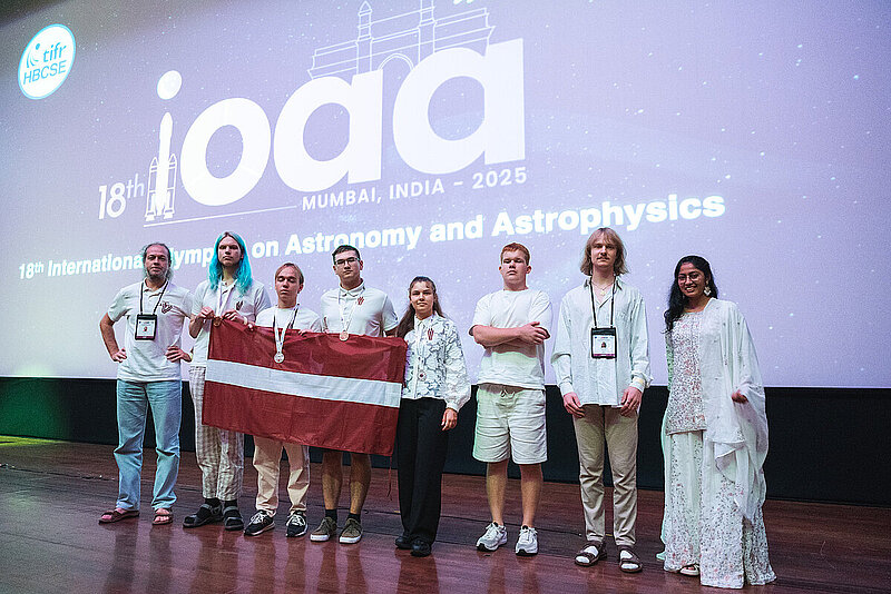 Latvijas skolēniem 2 sudraba un 2 bronzas medaļas Starptautiskajā astronomijas un astrofizikas olimpiādē Indijā