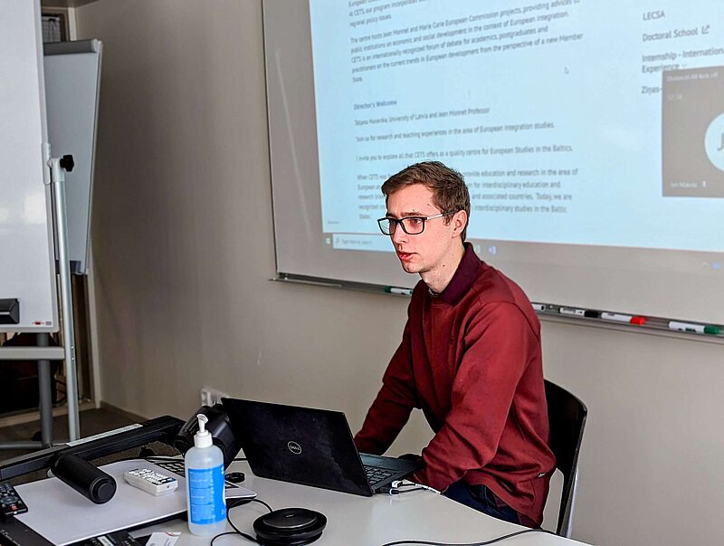 Discovering the Living Lab Way of Working