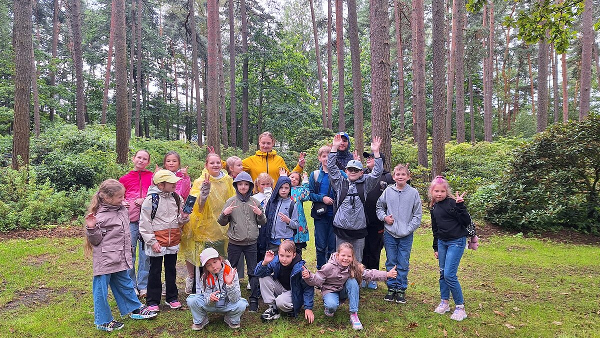 Bērnu kopbilde dienas nometnē “Iepazīsti LU un Latviju”