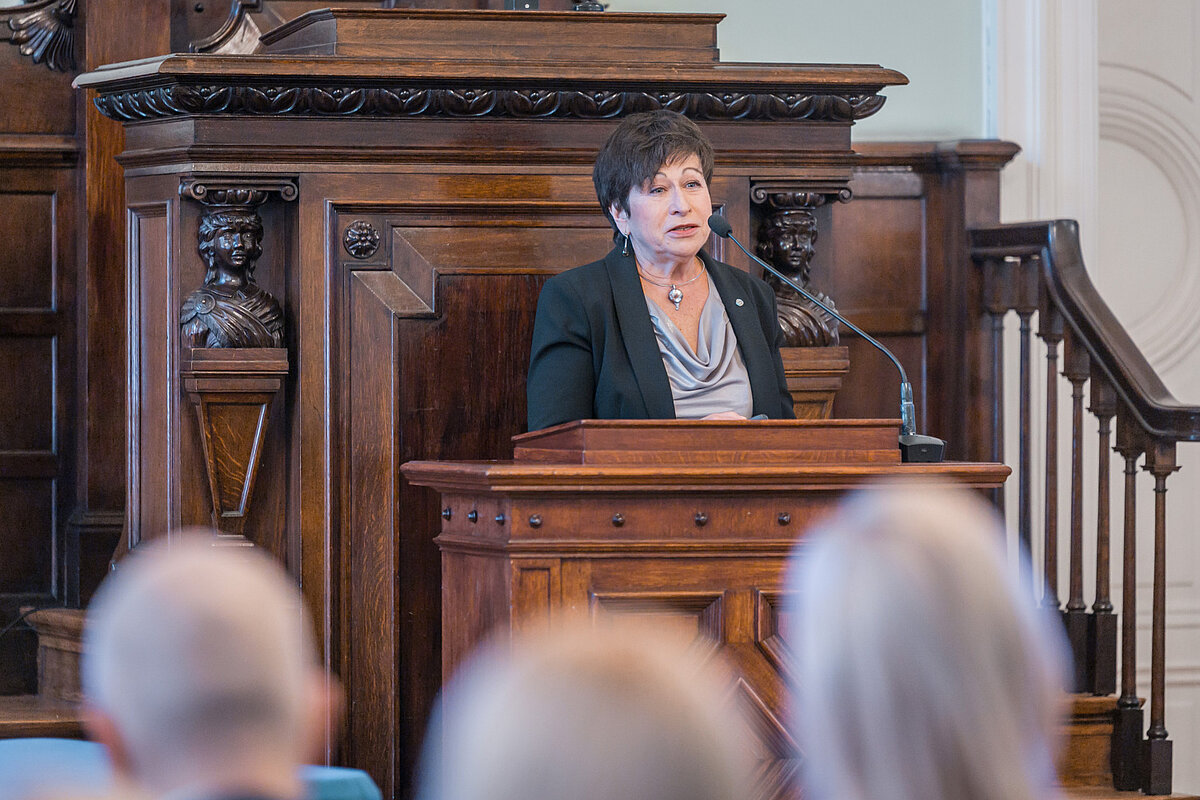 “LU domnīcas LV PEAK” direktore, LU ESZF prof. Inna Šteinbuka. Foto: Toms Grīnbergs, Latvijas Universitāte.