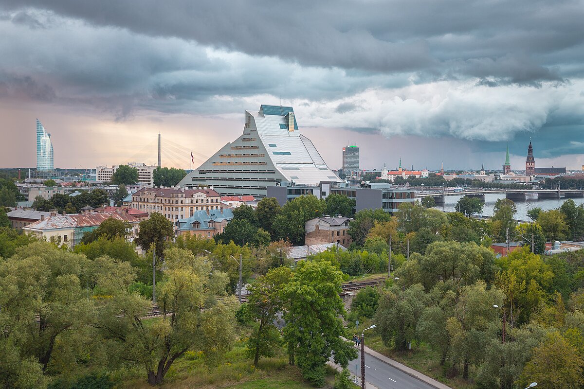 Skats no LU Dabas mājas jumta. Foto: Toms Grīnbergs, LU Komunikācijas departaments