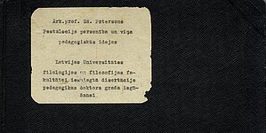 Disertācijas “Pestalocija personība un viņa pedagoģiskās idejas” melnraksta vāks. Foto: LU Muzeja krājums. Disertācijas “Pestalocija personība un viņa pedagoģiskās idejas” melnraksta vāks. Foto: LU Muzeja krājums.