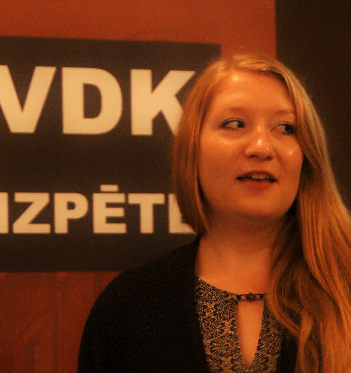 LPSR VDK zinātniskās izpētes komisijas stipendiāte, B. hist. Agnija Ruhocka starptautiskajā zinātniskajā konferencē "Totalitārisma sabiedrības kontrole un represijas" 2015. gada 17. decembrī, Liepājā.