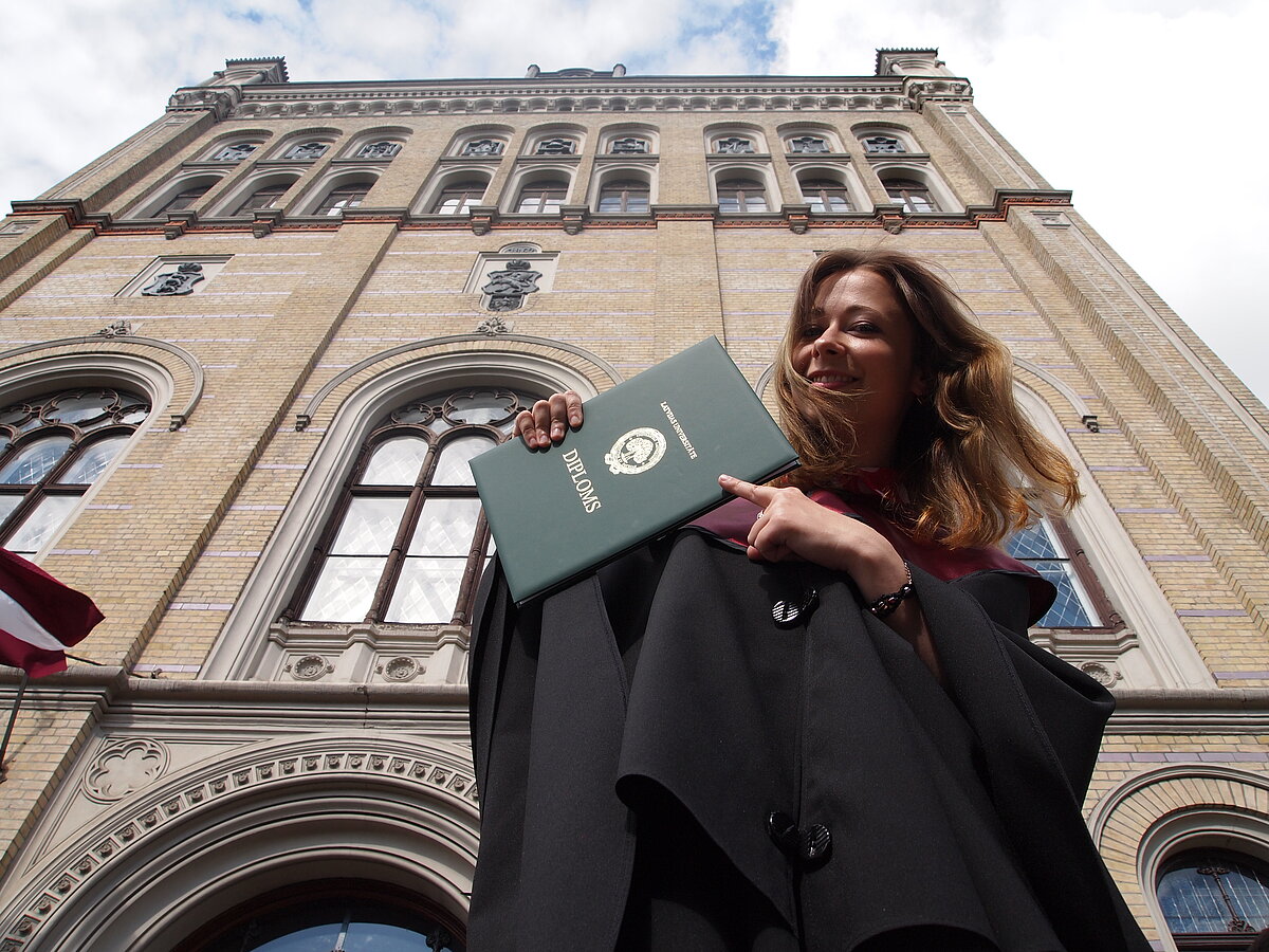 LU Fizikas, matemātikas un optometrijas fakultātes pētniece, lektore un absolvente Tatjana Pladere. LU Fizikas, matemātikas un optometrijas fakultātes pētniece, lektore un absolvente Tatjana Pladere