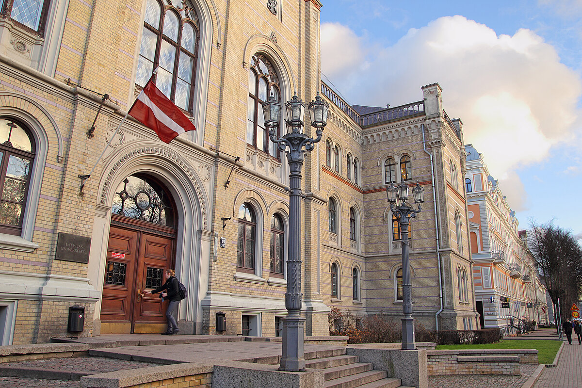 Latvijas Universitātes ēka, Raiņa 19