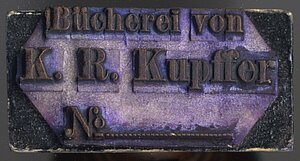 Karla Reinholda Kupfera privātbibliotēkas spiedogs Latvijas Universitātes Muzeja Botānikas un mikoloģijas kolekcijās