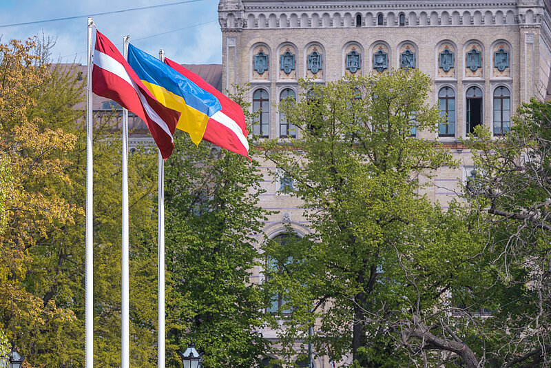 Apstiprina institucionālā finansēšanas modeļa ieviešanu visās valsts augstskolās un koledžās no 2027. gada