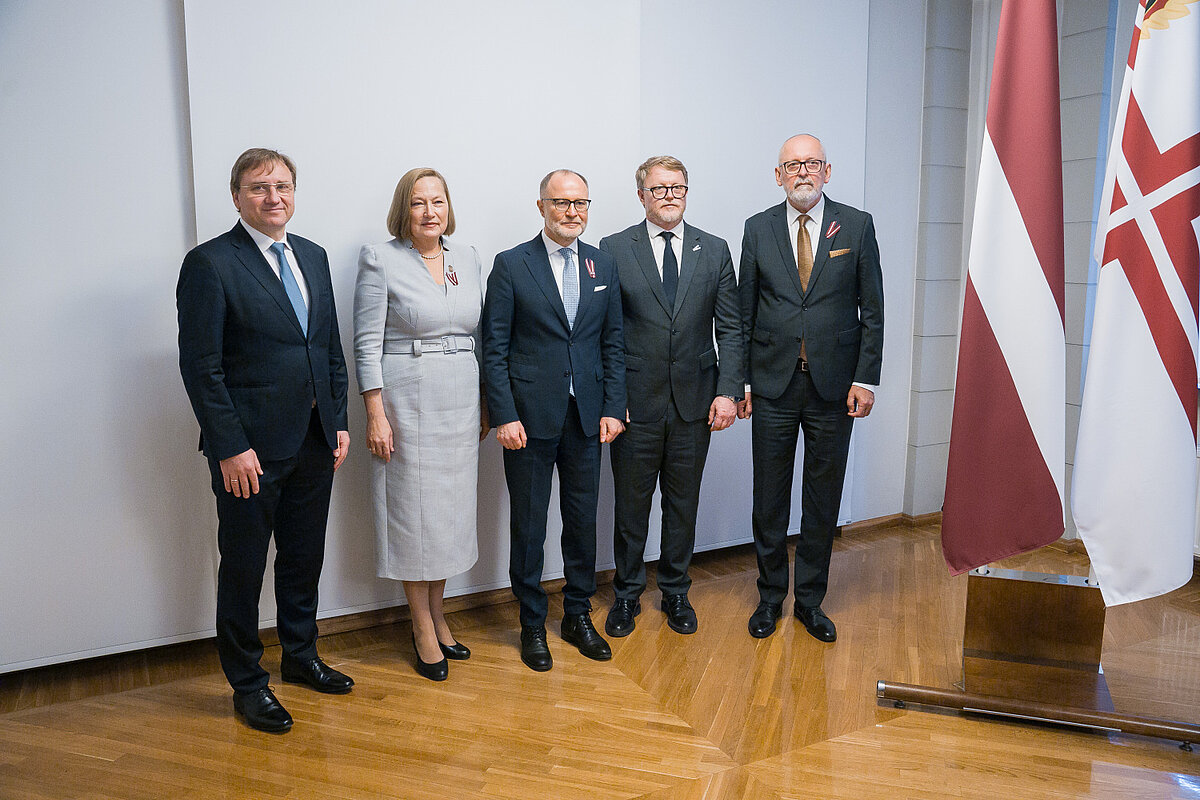 Foto: Toms Grīnbergs, LU LU rektors Gundars Bērziņš, Latvijas Biozinātņu un tehnoloģiju universitātes rektore Irina Pilvere, aizsardzības ministrs Andris Sprūd, Rīgas Tehniskās universitātes rektors Tālis Juhna un Rīgas Stradiņa universitātes rektors Aigars Pētersons