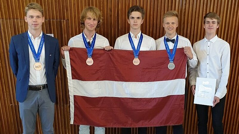 Latvijas skolēni izcīna četras medaļas Starptautiskajā fizikas olimpiādē