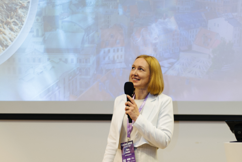 EAOO 2026 pulcē pasaules redzes aprūpes ekspertus Latvijas Universitātē