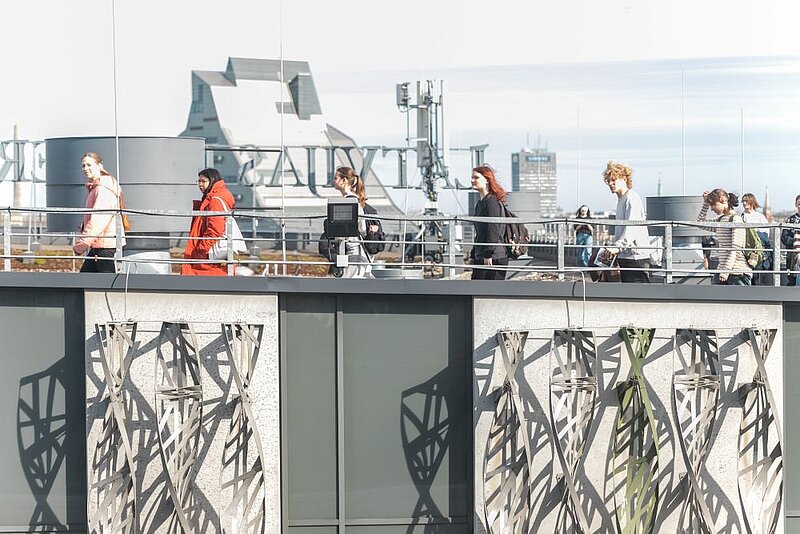 No auditorijām līdz vadības kabinetiem – LU notiek "Ēnu diena 2026"