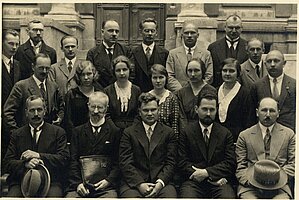 L. Āboliņš (pēdējā rindā trešais no kreisās). 1932. gads. LUM krājums.