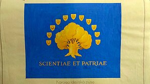 LU latīniskā devīze Scientiae et Patriae uz LU karoga. LU karoga reverss. Foto: no Latvijas Nacionālā arhīva Latvijas Valsts vēstures arhīva