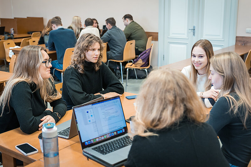 Noslēdzies “Studenta kurpēs”! Skolēna pieredze Latvijas Universitātē 