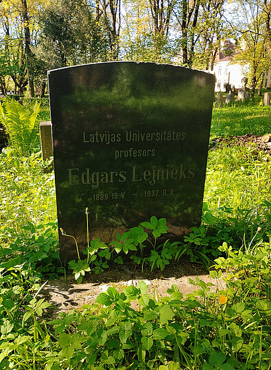 6.att. Edgara Lejnieka kapa vieta Mārtiņa kapos. Foto: Ieva Hadkevica 6.att. Edgara Lejnieka kapa vieta Mārtiņa kapos. Foto: Ieva Hadkevica