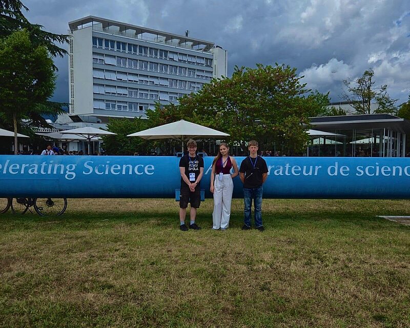 Jauno fiziķu skolas dalībnieki iepazīst pasaulē lielāko fizikas pētniecības centru - CERN