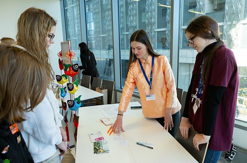 Iepazīsti ķīniešu valodas un kultūras studiju iespējas LU Humanitāro zinātņu fakultātē un sinoloģijas 1. kursa studentu pieredzes stāstus