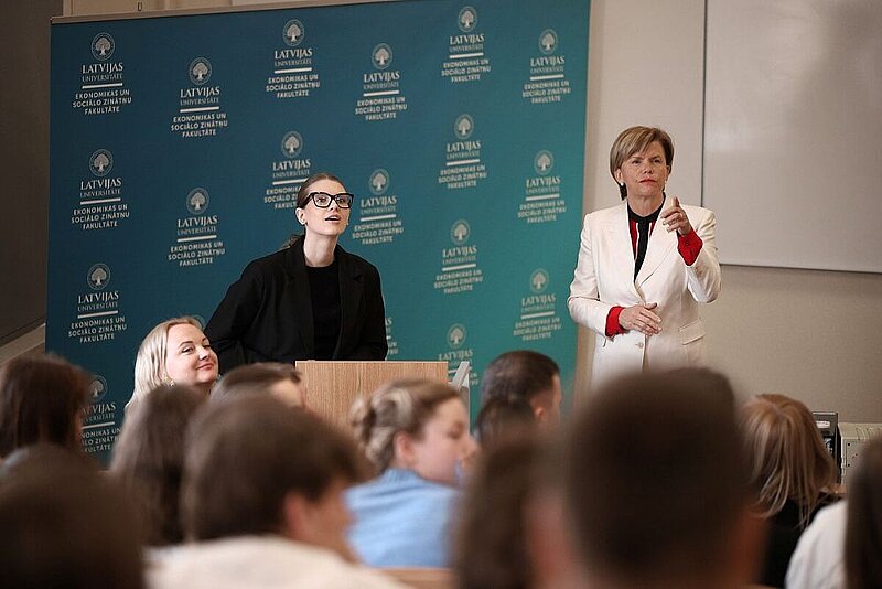 Ārlietu ministre LU studentiem: Latvijai nav jāuztver sevi kā mazu valsti