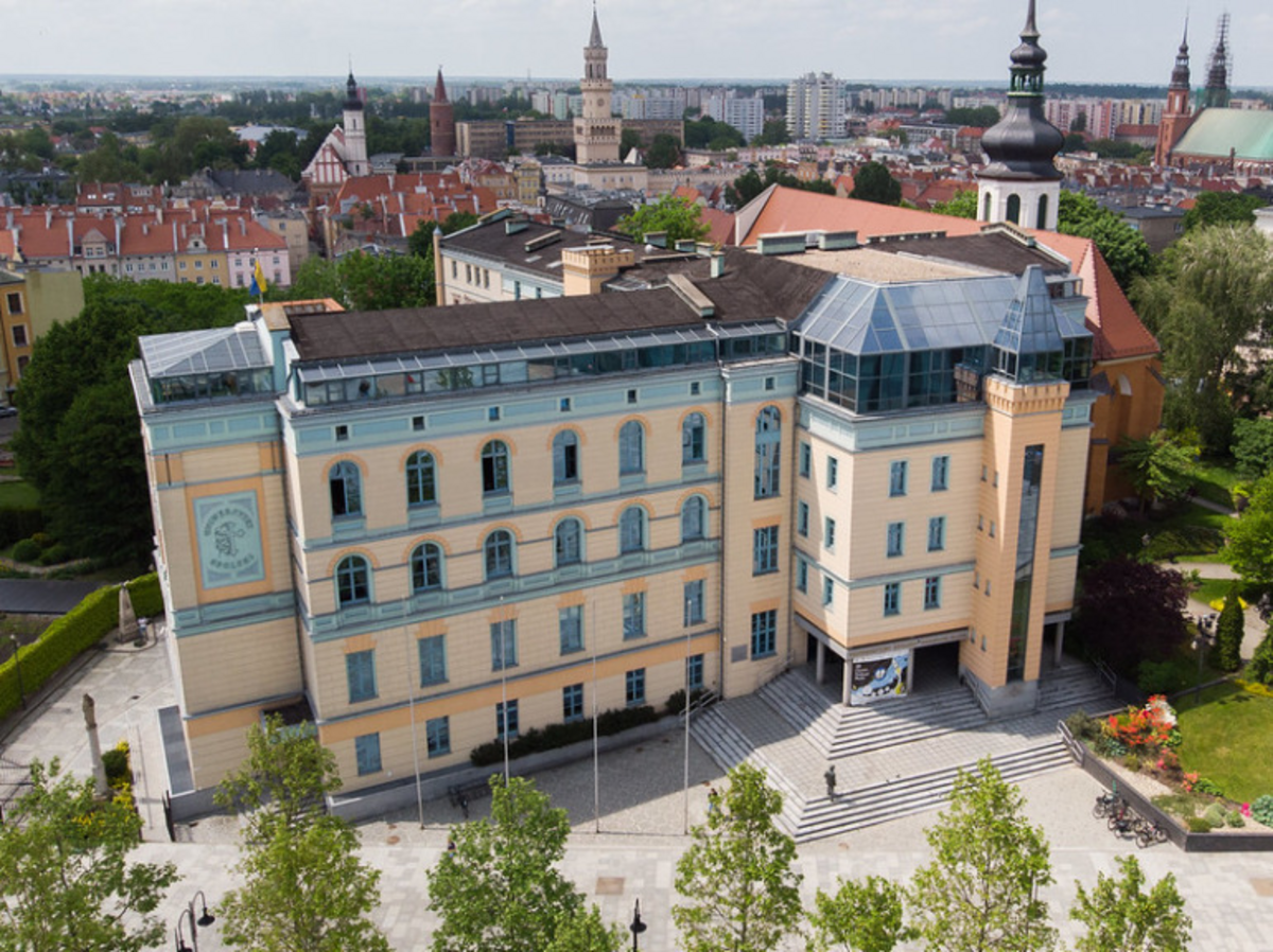Foto no Opoles universitātes mājaslapas