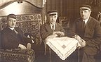 V. Rozenšteins ar savu tēvu Johanu (Jāni) un brāli Kārli Rozenšteiniem, latviešu studentu korporācijas Lettonia korporantiem. No kreisās, V. Rozenšteins, vidū Johans (Jānis) Rozenšteins, provizors un pa labi Kārlis Rozenšteins, ārsts, 20. gs. 20.-30. gadi (LU Muzeja krājums)