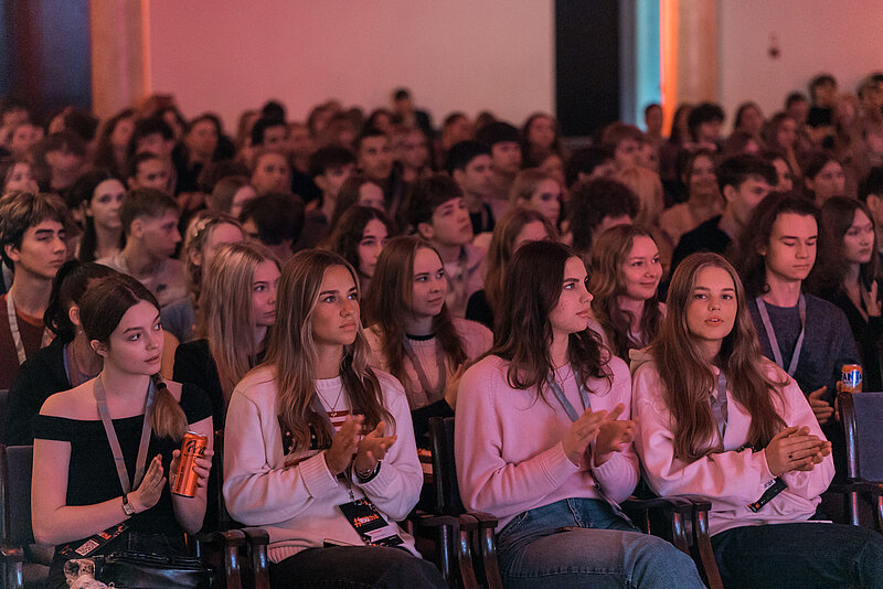 LU norisinās jauniešu uzņēmējdarbības un satura veidošanas konference “Youth Empowered” 