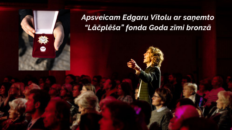 Edgars Vītols saņem apbalvojumu par ieguldījumu Dziesmu svētku kustībā