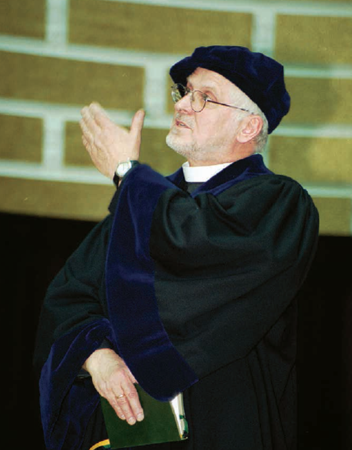 Juris Cālītis, dean of the Faculty of Theology, consecrating the main building of the UL after renovation, May 16, 2000.