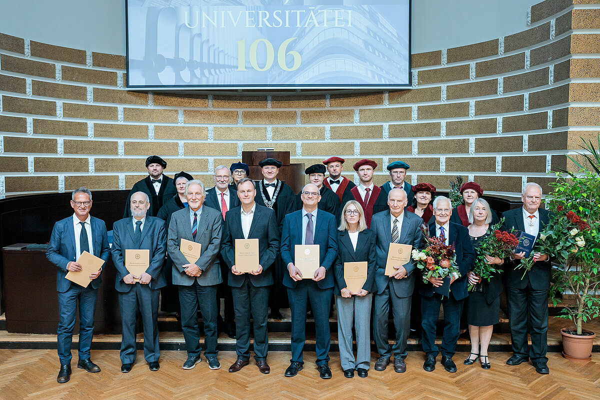 LU Goda nosaukuma saņēmēji, LU vadība, dekāni. Foto: Toms Grīnbergs, LU Komunikācijas departaments LU Goda nosaukuma saņēmēji