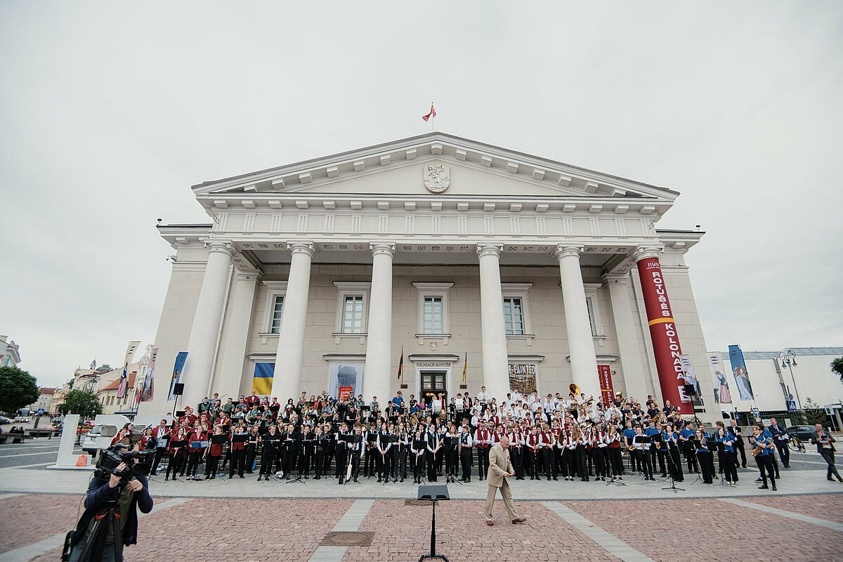 Balrijas valstu studentu pūtēju orķestru koncerts Viļņas Rātslaukumā
