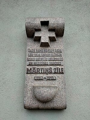 LU rektora Mārtiņa Zīles piemiņas plāksne uz ēkas Elizabetes ielā 63, Rīgā, kur dzīvojis M. Zīle. Foto: Rūdolfs Rubenis