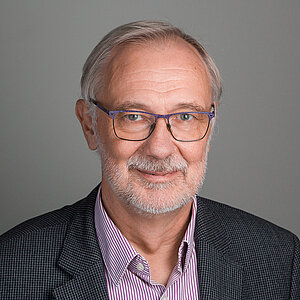 Prof. Mārcis Auziņš